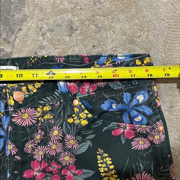 Wrangler Floral Patterned Wanderer High Rise Flare Jeans - Picture 6 of 11